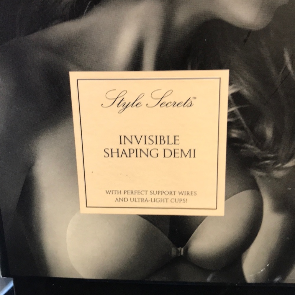 Woman invisible shaping Demi